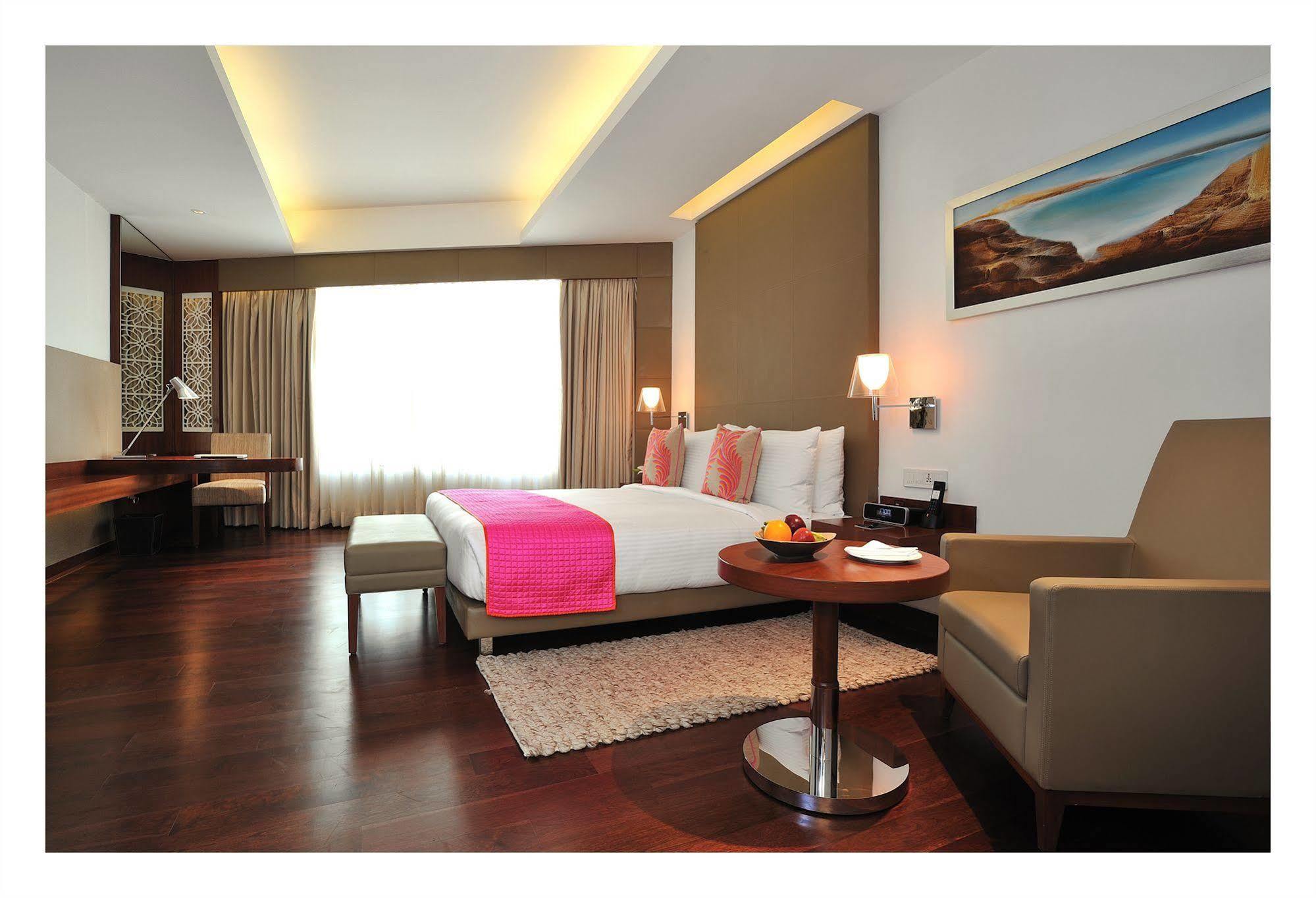 The Anya Hotel-Golf Course Road Gurgaon Exteriör bild