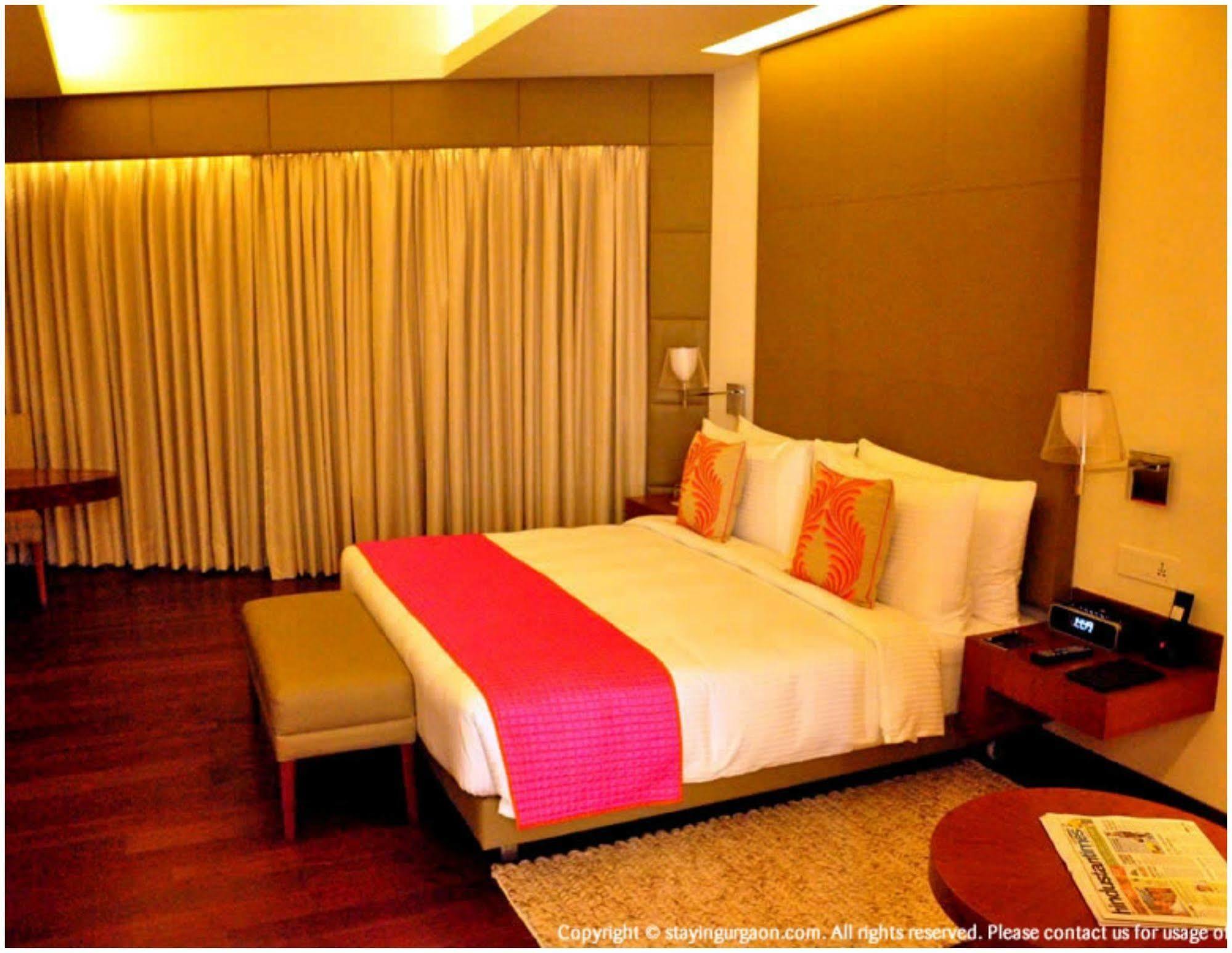 The Anya Hotel-Golf Course Road Gurgaon Exteriör bild