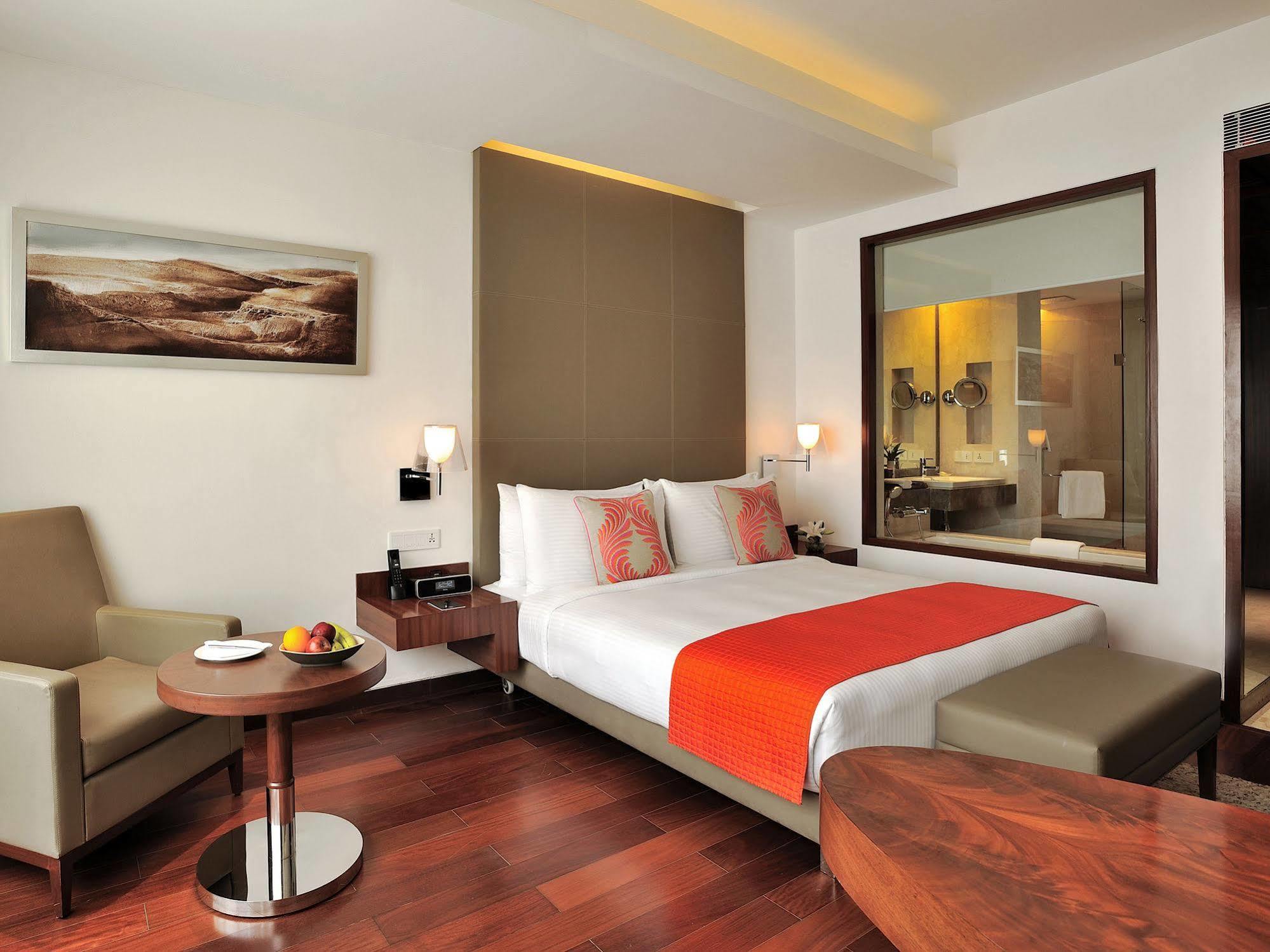 The Anya Hotel-Golf Course Road Gurgaon Exteriör bild