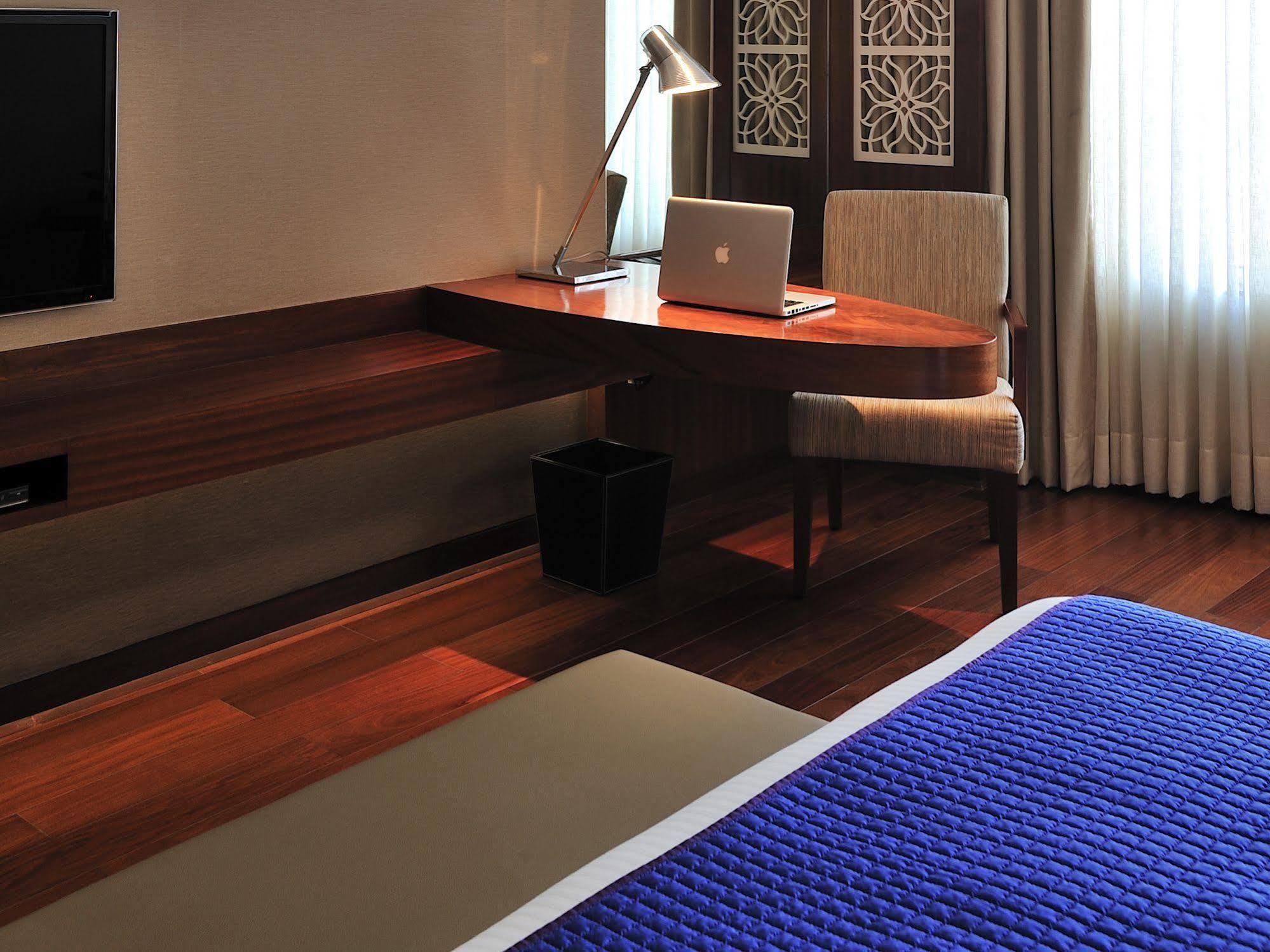 The Anya Hotel-Golf Course Road Gurgaon Exteriör bild