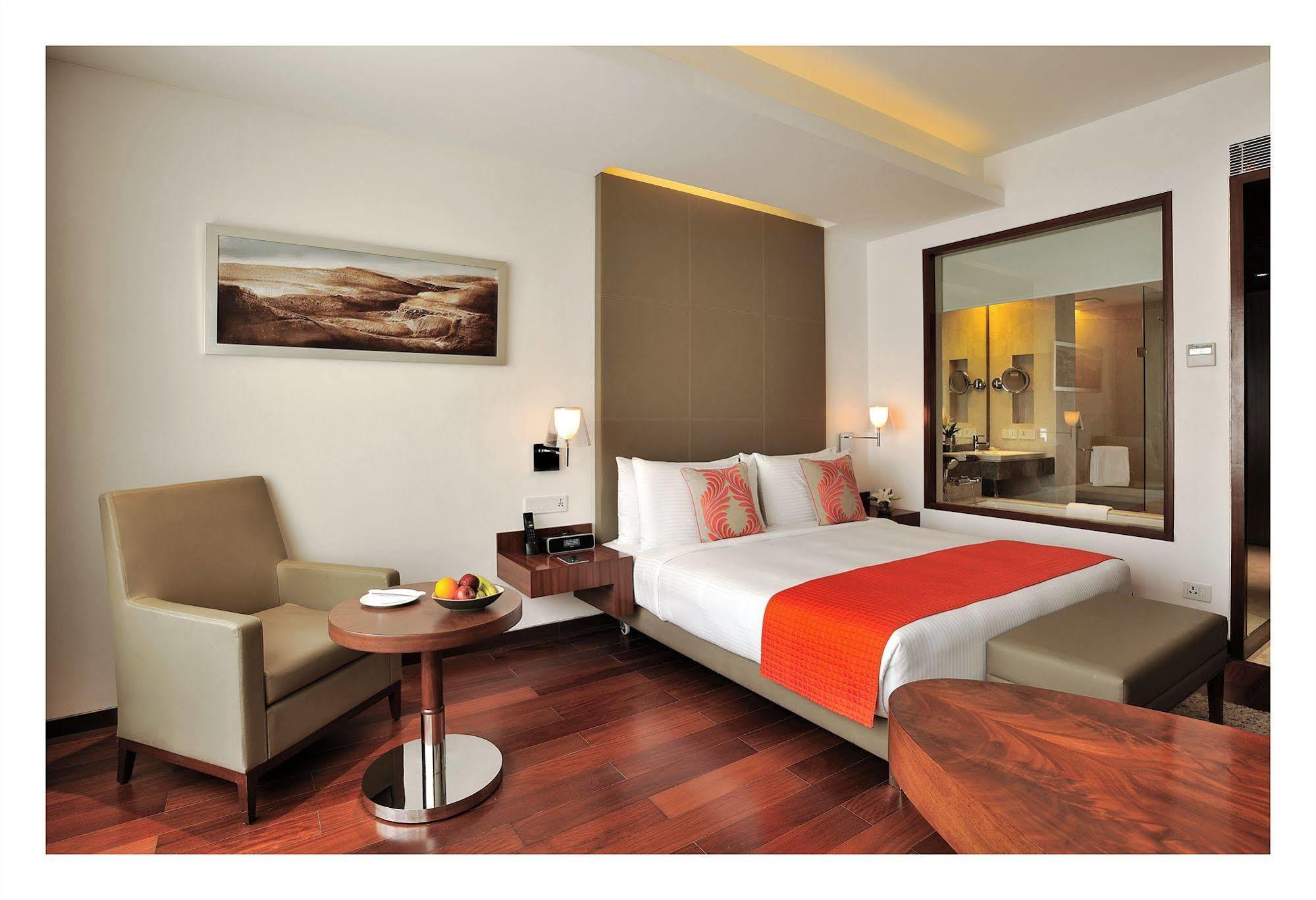 The Anya Hotel-Golf Course Road Gurgaon Exteriör bild